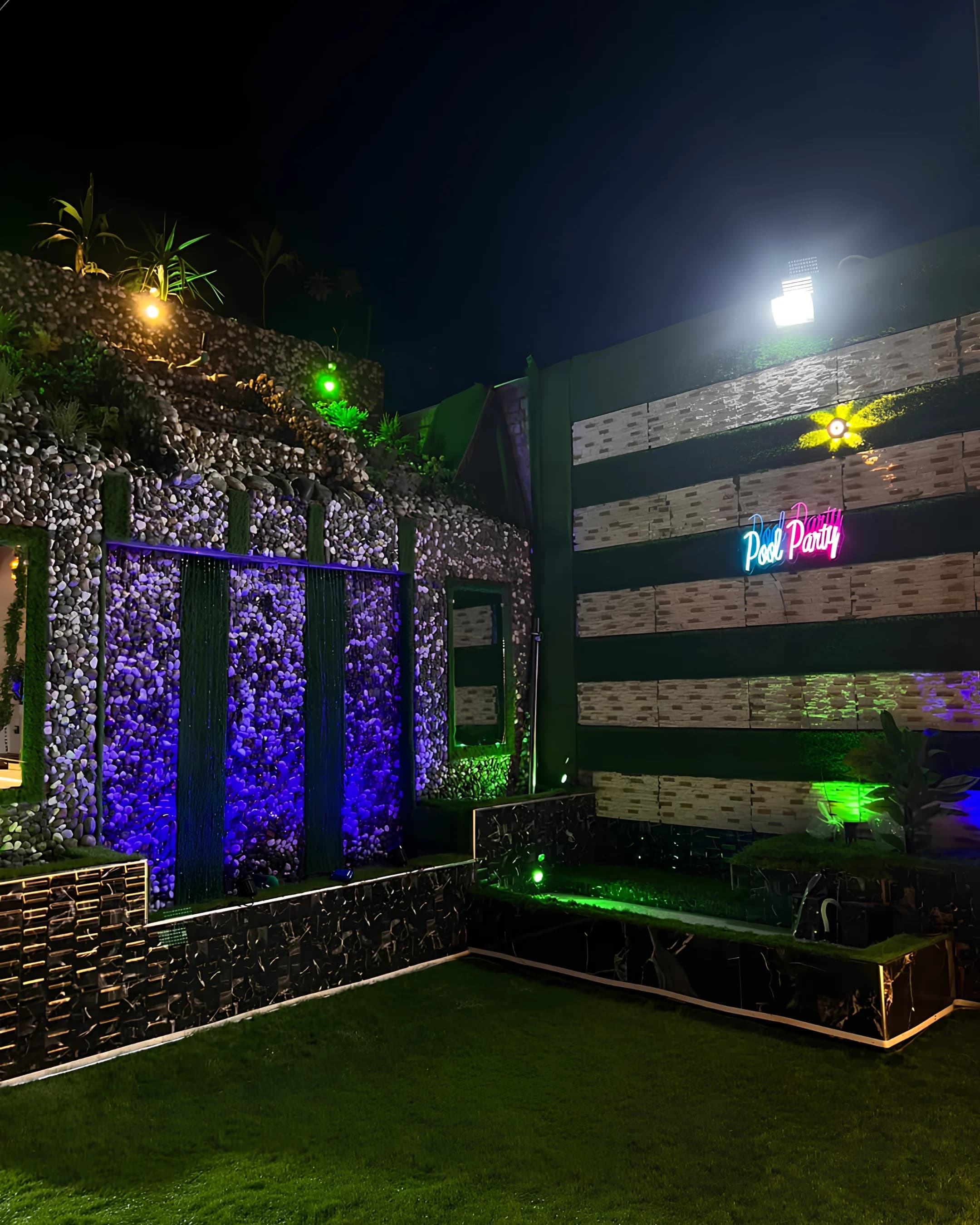 MB Farm 1 moonlit feature wall