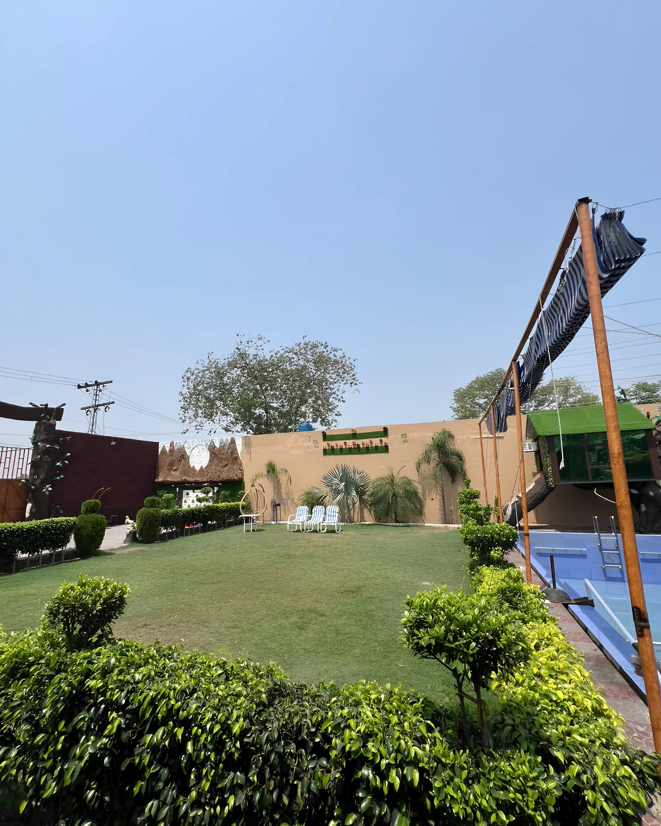 MB Farm 1 pool and lawn